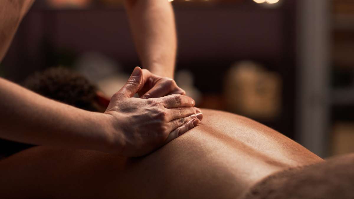 Dicas sensuais para promover uma massagem a dois