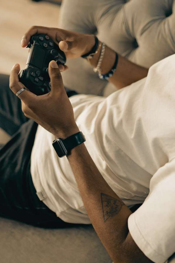 Torneio de FIFA com amigos (gay)