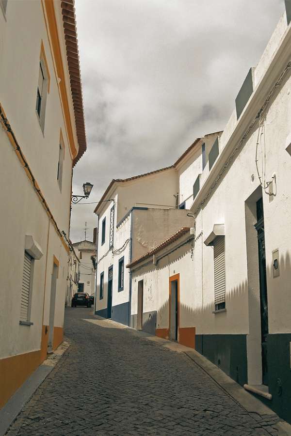 Sob o sol quente de Beja (gay)
